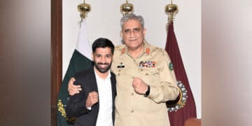پروفیشنل فائٹ جیتنے والے باکسر محمد وسیم سے آرمی چیف کی ملاقات