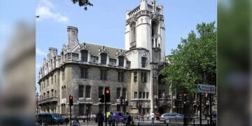 برطانوی وزیر اعظم نے پارلیمنٹ کو دوبارہ بحال کردیا