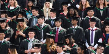 برطانیہ کی یونیورسٹیوں میں اپنی تعلیم مکمل کرنے والے انٹرنیشنل طلباء کو کام کرنے کی اجازت مل گئی