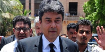 کراچی کو الگ صوبہ بنانے اور نہ ہی کراچی کو الگ ایڈمنسٹریٹو یونٹ بنانے کی بات کی ہے۔ وزیر قانون فروغ نسیم