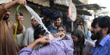 کراچی میں ایک بار پھر ہیٹ ویو کا امکان