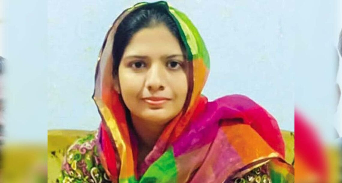سندھ پولیس میں پہلی ہندو خاتون اے ایس آئی بن گئیں — پاک الرٹس: سنسنی نہیں، صرف خبر - PakAlerts.net — قابل اعتماد ڈیجیٹل نیوز پلیٹ فارم عالمی امور، تازہ ترین خبریں, سیاست, ٹیکنالوجی، کھیل، معیشت، تفریح، صحت، تعلیم، اور بہت کچھ ایک جگہ پر۔ سندھ پولیس میں پہلی ہندو خاتون اے ایس آئی بن گئیں