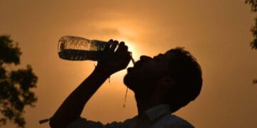 کراچی میں آج بھی موسم گرم اور حبس برقرار رہنے کا امکان