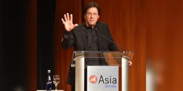 مقبوضہ کشمیرمیں بھارت کےغیرقانونی اقدامات کے خلاف سنجیدگی سے کارروائی کریں۔ وزیراعظم