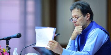 وزیراعظم عمران خان کا چیک پوسٹوں پر گڈز ٹرانسپورٹ سے بھتہ وصولی کا نوٹس