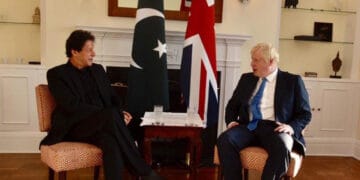 وزیراعظم عمران خان کی برطانوی وزیر اعظم سے ملاقات، خطے کی صورت حال پر تبادلہ خیال