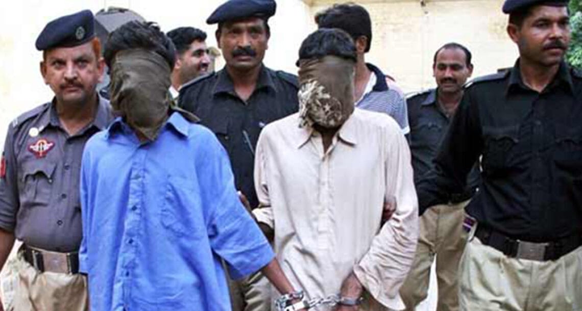 کراچی میں پولیس کی کارروائی، 3 ڈکیت گرفتار — پاک الرٹس: سنسنی نہیں، صرف خبر - PakAlerts.net — قابل اعتماد ڈیجیٹل نیوز پلیٹ فارم عالمی امور، تازہ ترین خبریں, سیاست, ٹیکنالوجی، کھیل، معیشت، تفریح، صحت، تعلیم، اور بہت کچھ ایک جگہ پر۔ کراچی میں پولیس کی کارروائی، 3 ڈکیت گرفتار