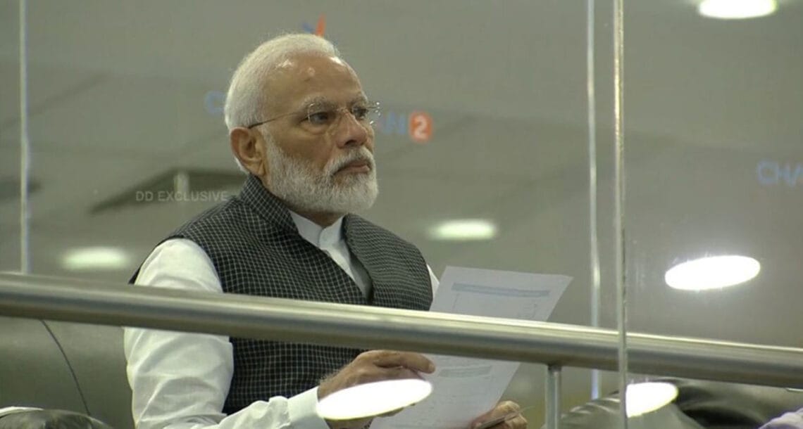 بھارت کا چاند پر پہنچنے کا خواب ٹوٹ گیا، 900 کروڑ روپے سے زائد کا نقصان