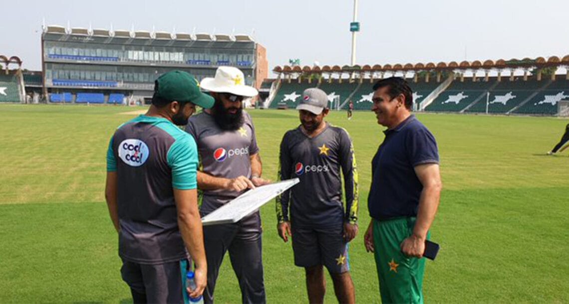 پری سیزن کیمپ کے دوران پریکٹس میچ، سرفراز الیون کی طرف سے افتخار احمد کی سینچری