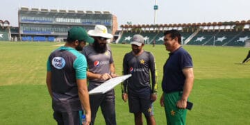 پری سیزن کیمپ کے دوران پریکٹس میچ، سرفراز الیون کی طرف سے افتخار احمد کی سینچری