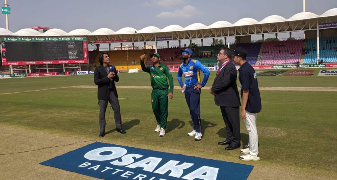 پاکستان کا سری لنکا کے خلاف دوسرے ایک روزہ میچ میں ٹاس جیت کر بیٹنگ کرنے کا فیصلہ