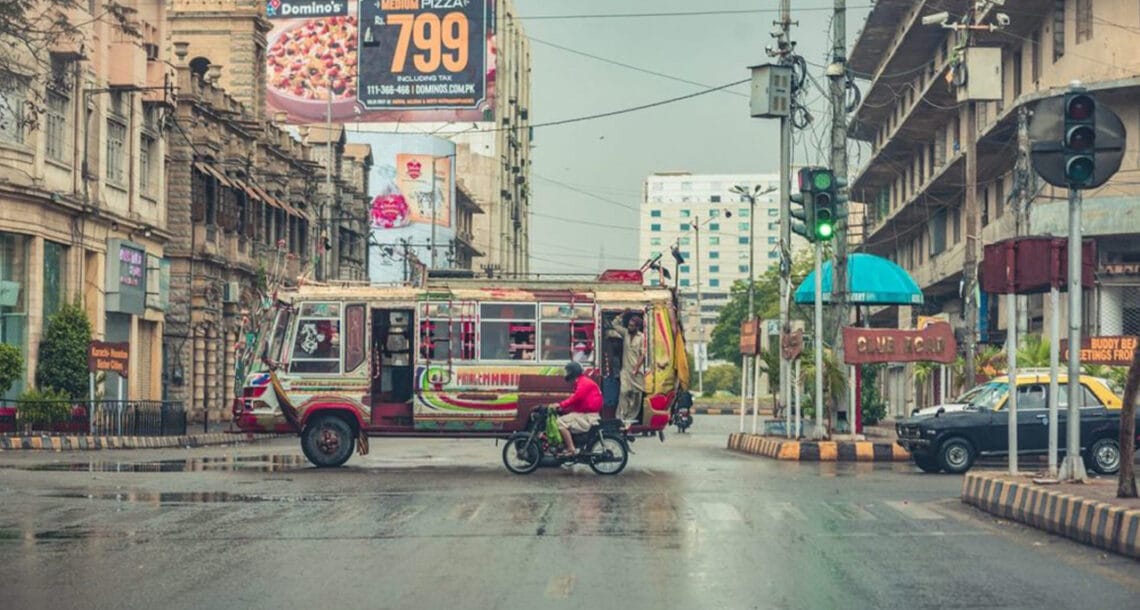 شہر کراچی میں 25 ستمبر سے ہلکی بارش اور تیز ہوائیں چلنے کا امکان