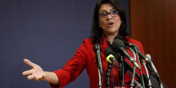 بھارت مقبوضہ کشمیر میں ہونے والی انسانی حقوق کی پامالیوں کی ذمہ داری قبول کرے۔ امریکی رکن کانگریس راشدہ طلیب