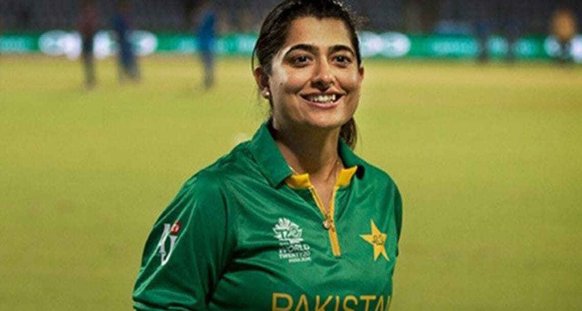 پاکستانی ویمن کرکٹر ثنا میر ایشیا گیم چینجر ایوارڈ کیلئے منتخب