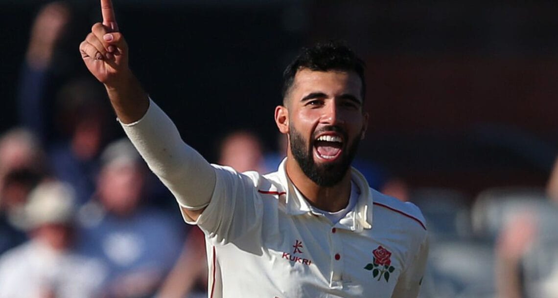 انگلینڈ کے فاسٹ بولر ثاقب محمود کو سوشل میڈیا پر دہشتگرد کہنا شروع کردیا