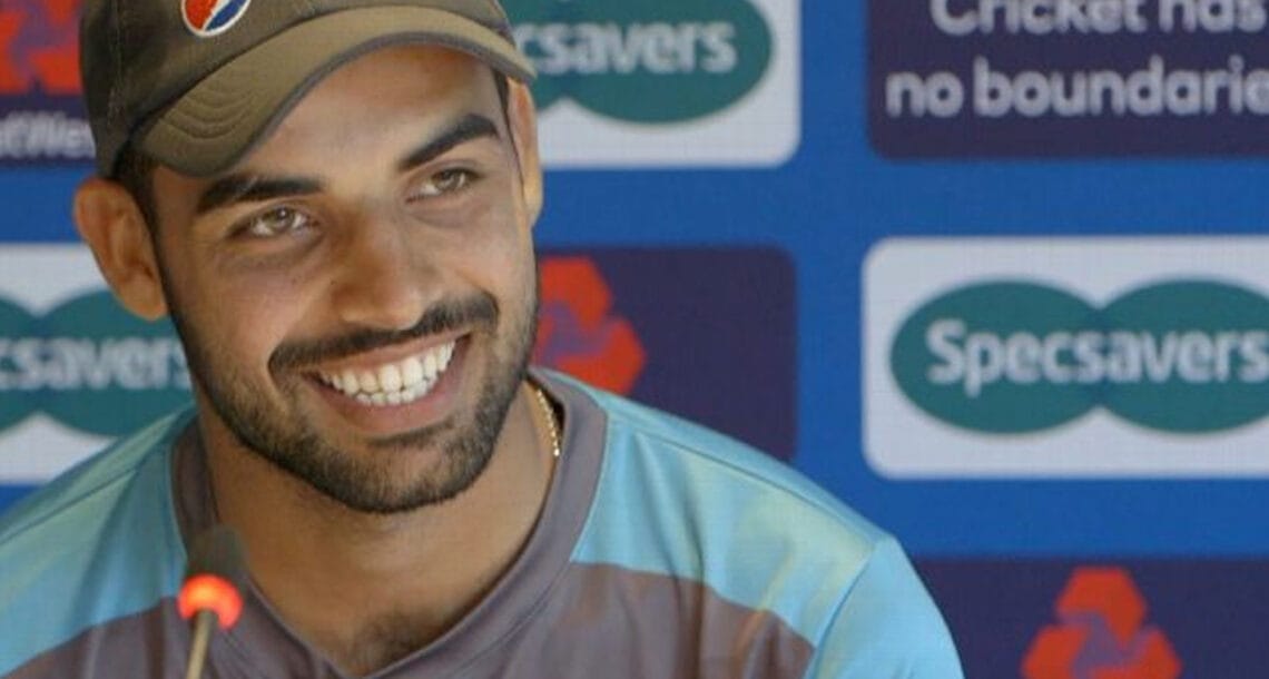 شاداب خان کا سری لنکا کیخلاف سیریز کی تمام فیس زلزلہ متاثرین کو دینے کا اعلان