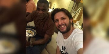 ویسٹ انڈین کمنٹٹرز مائیکل ہولڈنگ کی شاہد آفریدی کے گھر عشائیہ