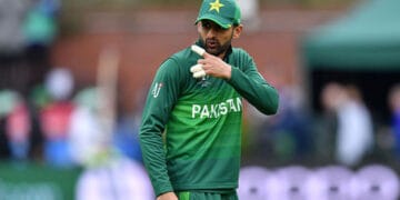 شعیب ملک 350 ٹی ٹوئنٹی میچز کھیلنے والے پہلے پاکستانی کرکٹر بن گئے