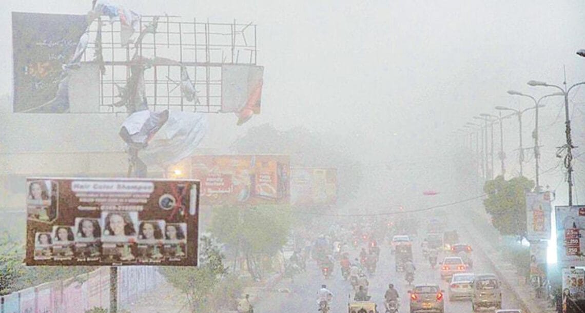 کراچی میں تیز آندھی کے بعد مختلف علاقوں میں بارش