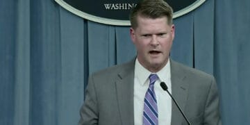 علاقے میں امن کیلئے پاکستان کی قیادت کے کردار کو سراہتے ہیں۔ امریکی نائب وزیر دفاع