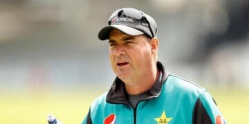 مصباح الحق پاکستان میں کرکٹ کے گارڈ فادر ہیں۔ مکی آرتھر