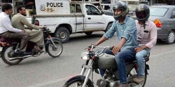 سندھ حکومت کا 8 محرم الحرام سے موٹر سائیکل کی ڈبل سواری پر پابندی عائد کرنے کا فیصلہ