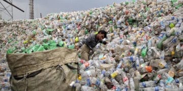 پلاسٹک تھیلیوں کے بعد پلاسٹک بوتلوں پر بھی پابندی کی تجویز