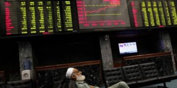 پاکستان اسٹاک مارکیٹ میں ہفتے کے پہلے روز کے آغاز پر مندی