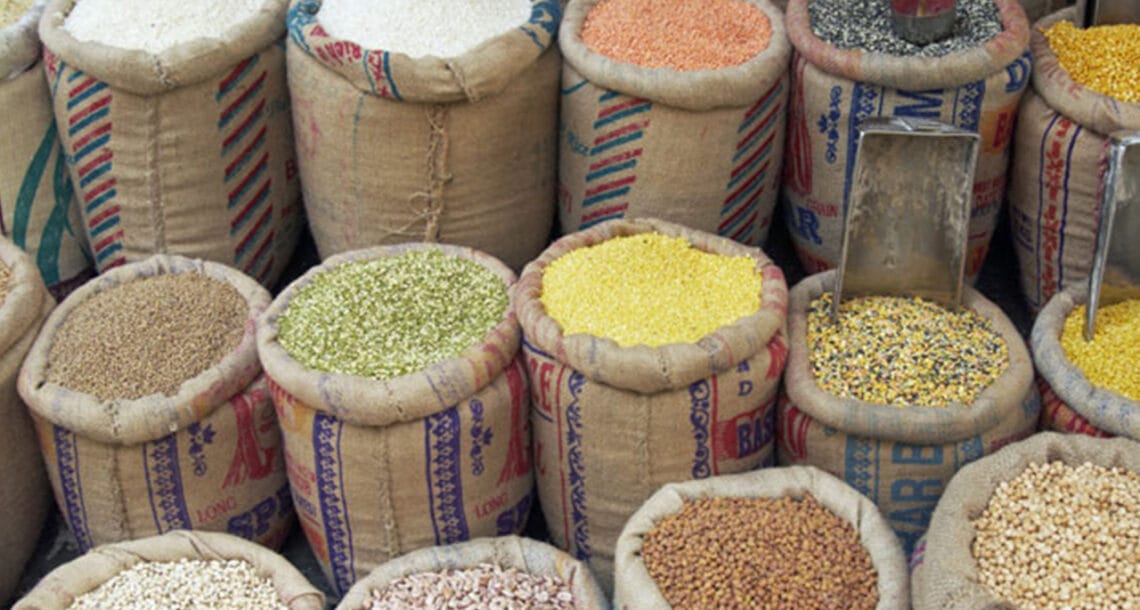 ملک بھر میں 4 بنیادی اشیائے ضروریات کی قیمتوں میں کمی، میگا سبسڈی پیکیج کی تیاری شروع