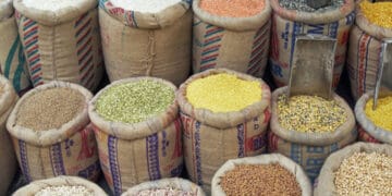 ملک بھر میں 4 بنیادی اشیائے ضروریات کی قیمتوں میں کمی، میگا سبسڈی پیکیج کی تیاری شروع