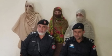 سگی بیٹیوں نے اپنے ہی والد کو قتل کرکے خودکشی کا رنگ دے دیا۔