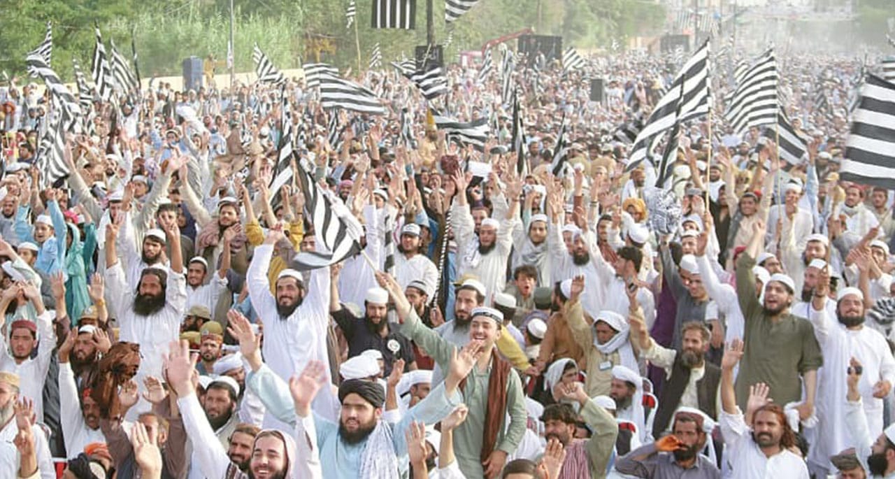 آزادی مارچ آج اسلام آباد کے دروازے پر دستک دے گا۔