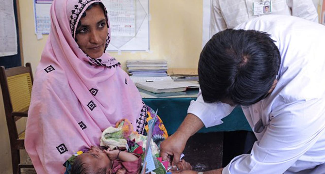 پاکستان میں پہلی بار انسداد ٹائیفائیڈ مہم شروع کرنے کا فیصلہ۔