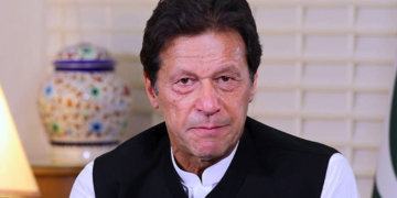 وزیر اعظم عمران خان ایک روزہ دورے پر کراچی پہنچ گئے