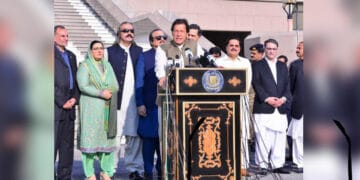 مقبوضہ کشمیرکی خصوصی حیثیت ختم کرکے مودی نے آخری پتہ کھیل دیا۔ وزیراعظم