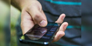 مودی سرکار نے 71 روز بعد عالمی دباؤ میں آکر مقبوضہ کشمیر میں موبائل سروس جزوی طور پر بحال کردی