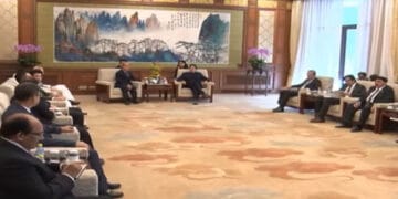 وزیراعظم عمران خان سے بیجنگ میں چین کی متعدد کمپنیوں کے سربراہان سے ملاقات