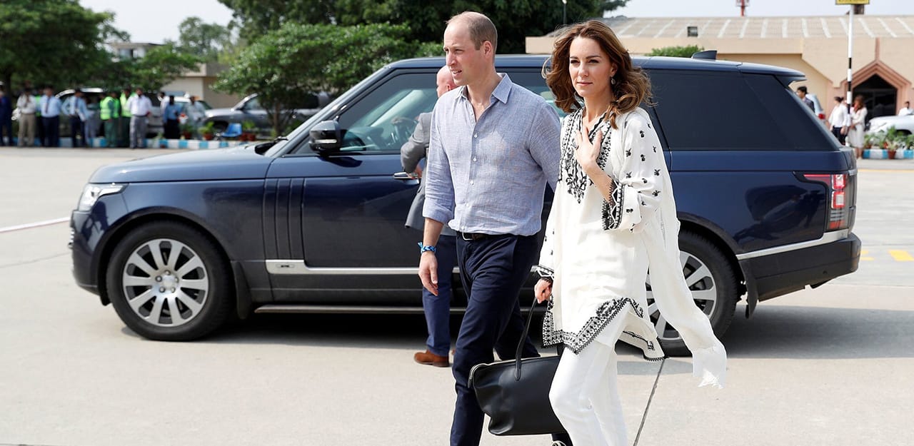 برطانوی شاہی جوڑا لاہور یتیم بچوں کے ساتھ وقت گزارنے کے بعد اسلام آباد پہنچ گیا