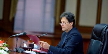 وزیر اعظم عمران خان کا سرکاری اداروں میں شہریوں کو خدمات کی فراہمی میں تاخیر کا نوٹس