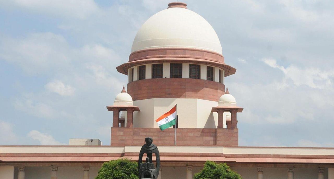 مقبوضہ کشمیر کی خصوصی حیثیت کے خاتمے اور مسلسل کرفیو پر بھارتی سپریم کورٹ مودی سرکار پر برہم