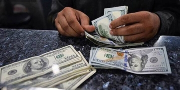 نئے کاروباری ہفتے کے آغاز پر انٹربینک میں ڈالر 5 پیسے مہنگا-