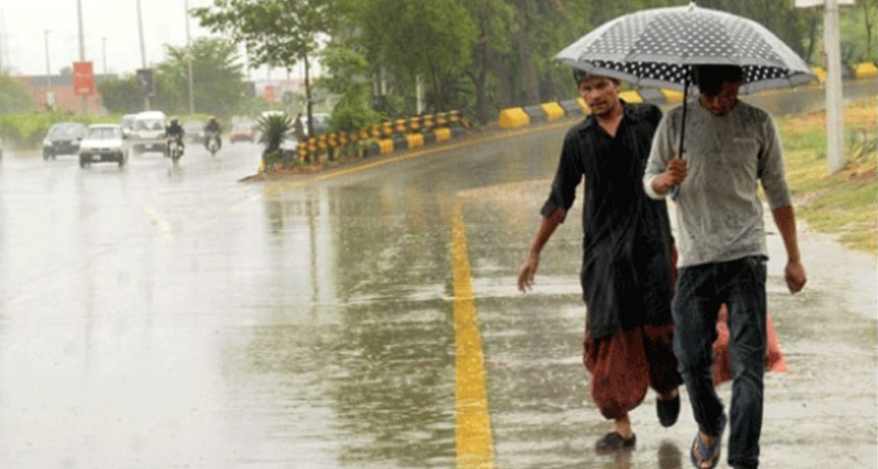 ملک مختلف علاقوں میں گرج چمک اور آندھی کے ساتھ بارش کا امکان