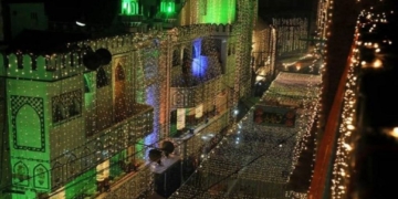 کراچی میں بھی جشن عید میلاد النبیﷺ کی تیاریاں عروج پر، فضا رنگ و نور سے روشن۔