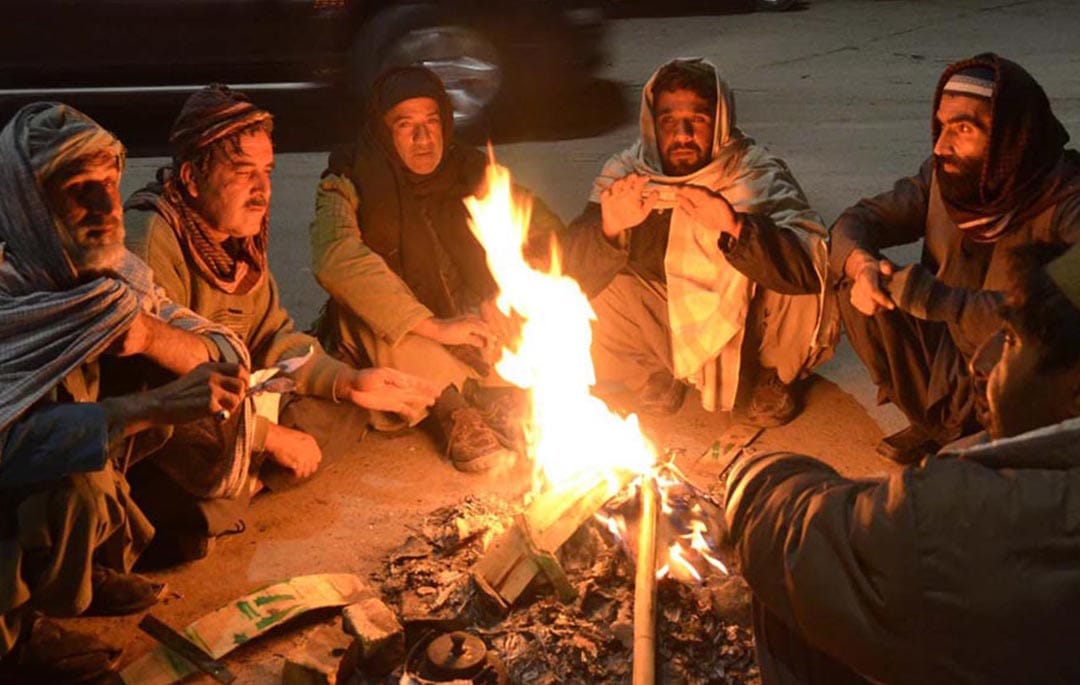 ملک کے میں بارش سے سردی بڑھ گئی۔