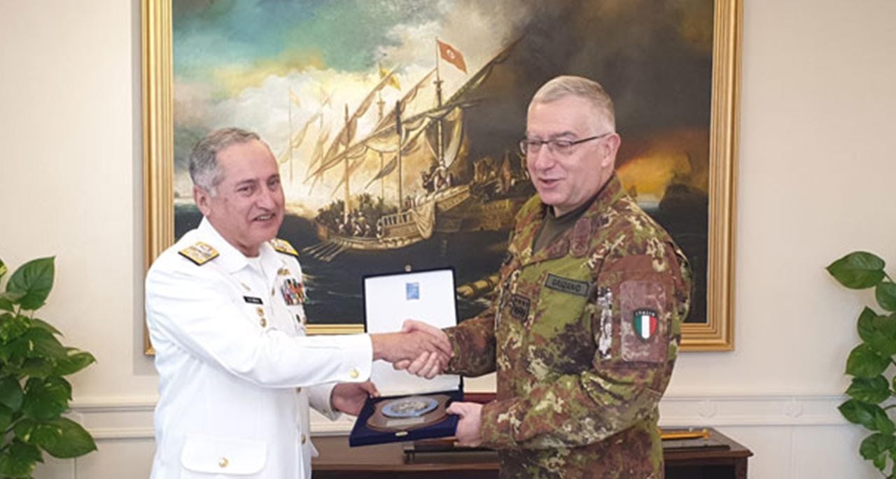 ایڈمرل ظفر محمود عباسی سے یورپی یونین کے جنرل کلاڈیوگریزیانو کی ملاقات۔