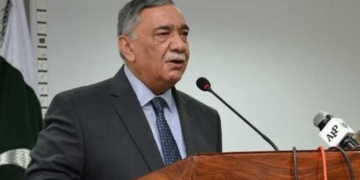 عزت کردار سے ہوتی ہے عہدوں سے نہیں، کردار مضبوط ہو تو آپ کی عزت ہو گی۔ چیف جسٹس پاکستان