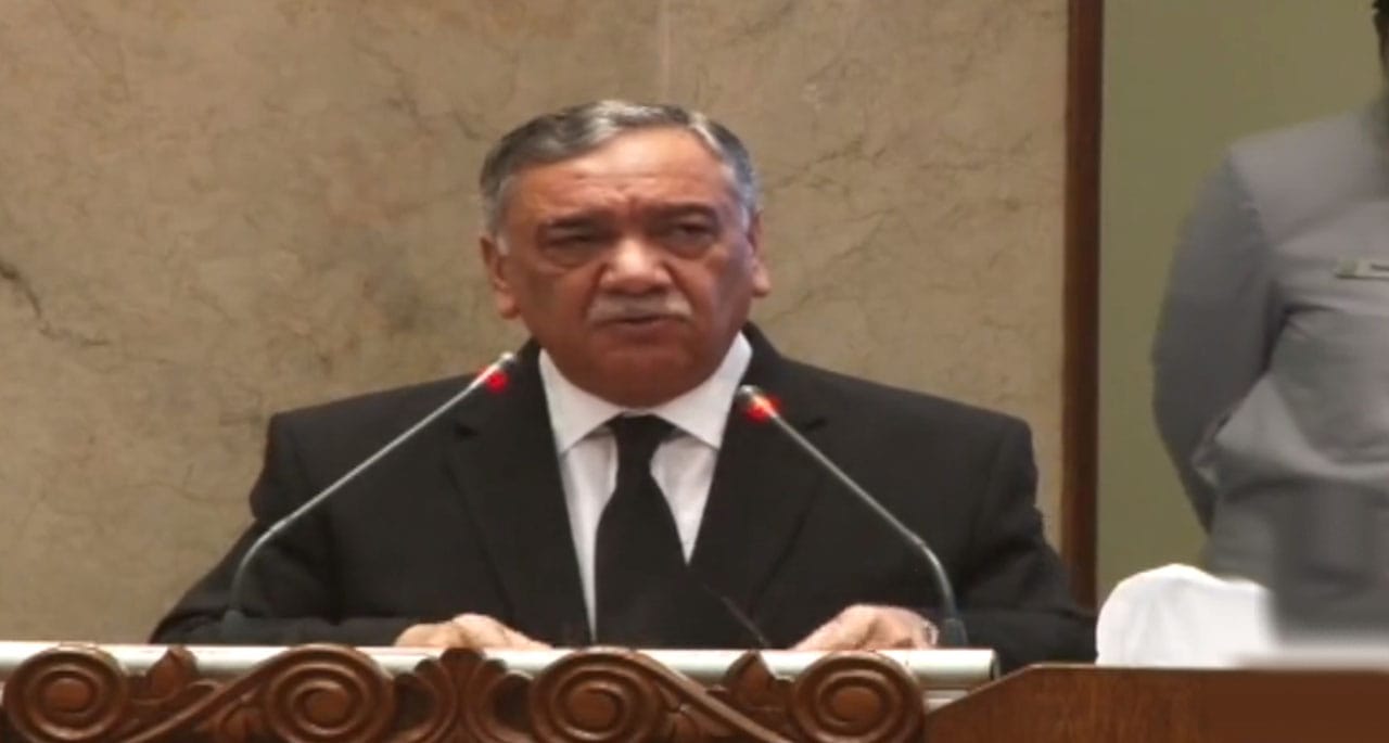 ججز پر اعتراض کرنے والے تھوڑی احتیاط کریں، ججز پر تنقید اور طاقتور کا طعنہ نہ دیں۔ چیف جسٹس