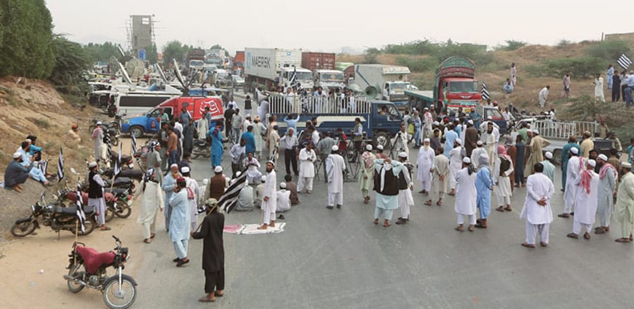 پلان بی: اسلام آباد اور کراچی سمیت ملک کے مختلف شہروں میں جے یو آئی ف کا دھرنا، سڑکیں بلاک