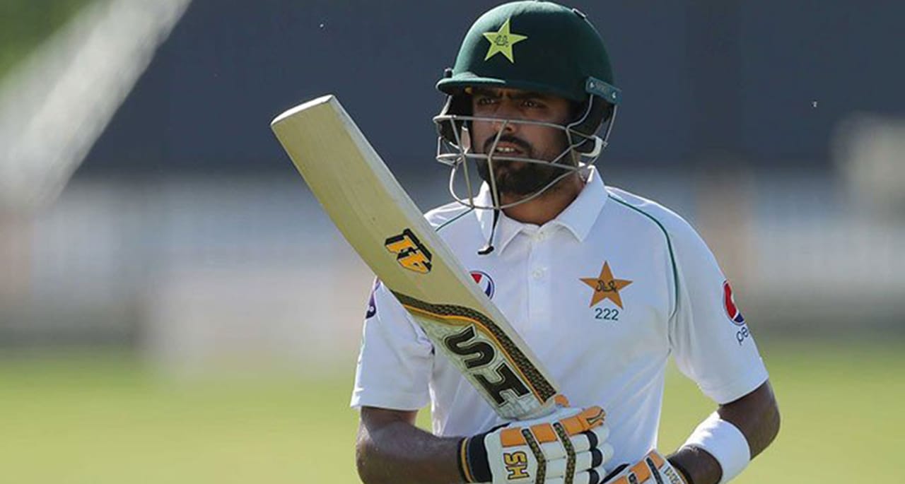 وزیراعظم عمران خان کا بابر اعظم کو نمبر 4 پر بیٹنگ کرنے کا مشورہ