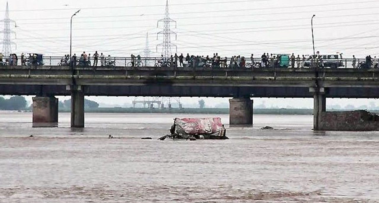 اوکاڑہ میں دریائے ستلج میں کشتی الٹنے سے 7 افراد جاں بحق، کئی افراد لاپتہ